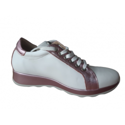 Zapato deportivo Pitillos 5620 en piel blanca de cordones.