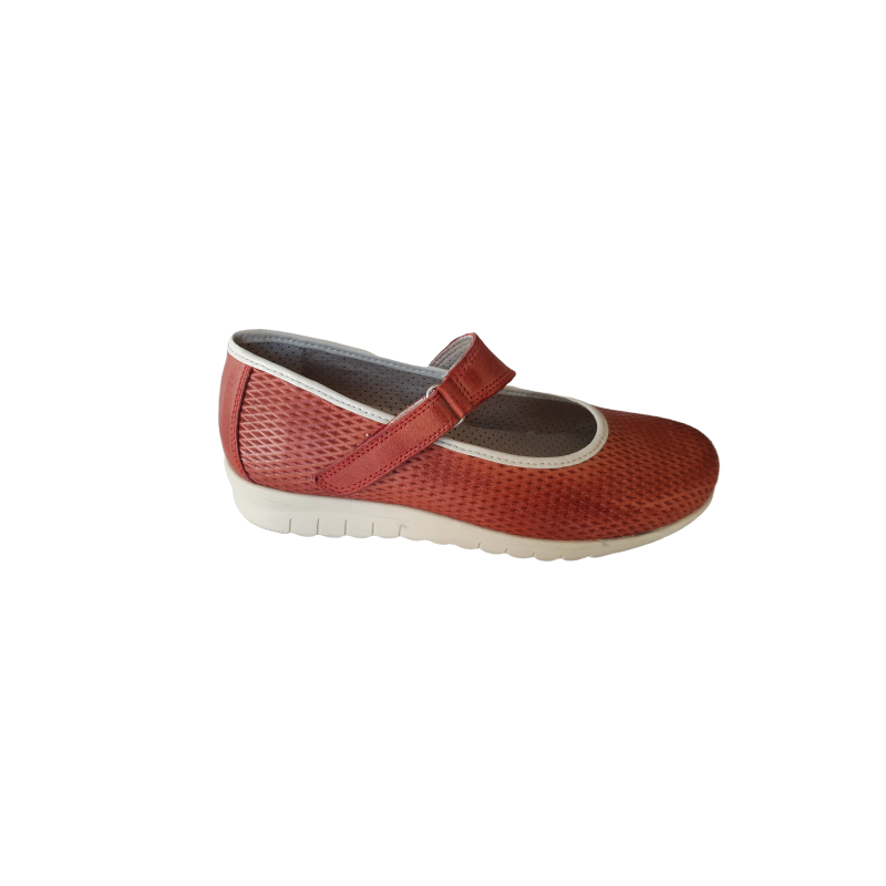 Zapato mocasin Pitillos 2343 en rojo y pulsera de velcro.