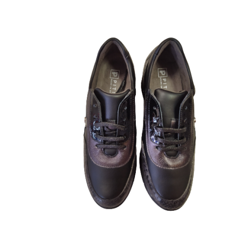 Zapato deportivo Pitillos 1761 negro con cuña y cordones.