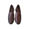 Zapato Pitillos 109 marrón con elásticos laterales.