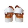 Sandalia Pepe Menargues 10496 blanca con velcro.