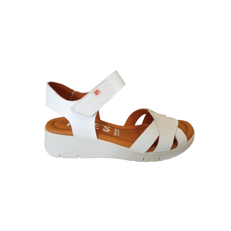 Sandalia Pepe Menargues 10496 blanca con velcro.