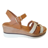 Sandalia de cuña Studio Scarpe SF-149752 con hebilla.