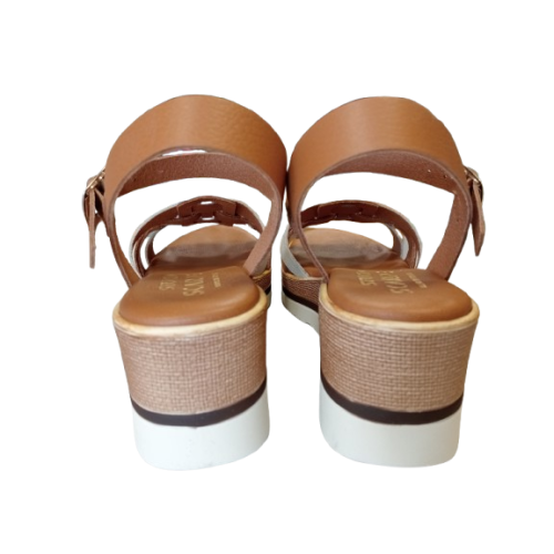 Sandalia de cuña Studio Scarpe SF-149752 con hebilla.