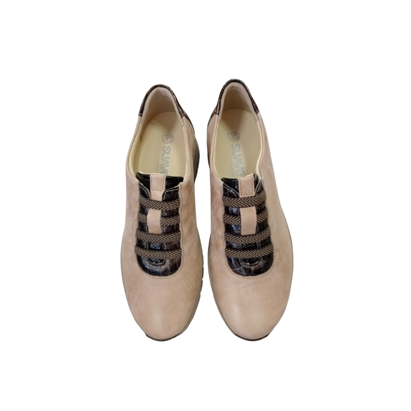 Zapato de cuña Suave 3955 beig con cordones elásticos.