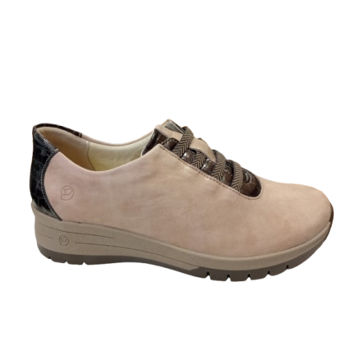 Zapato de cuña Suave 3955 beig con cordones elásticos.