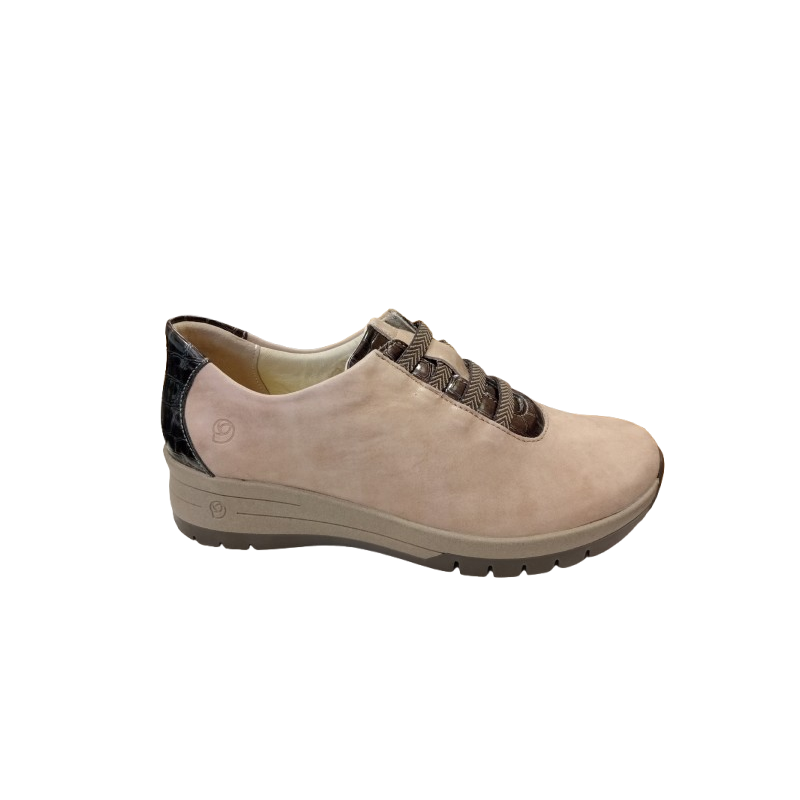 Zapato de cuña Suave 3955 beig con cordones elásticos.