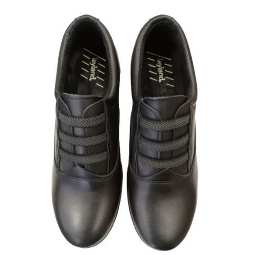 Zapato de cuña Leyland 1003 negro con cordones elásticos.