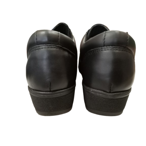 Zapato de cuña Leyland 1003 negro con cordones elásticos.