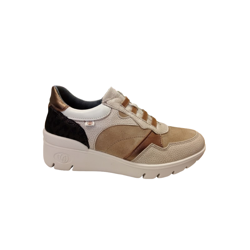 Zapato deportivo Laura Azaña LA26204BI con cordones elásticos.