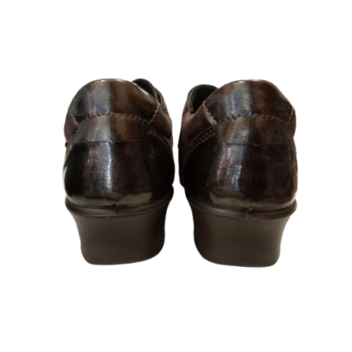 Zapato de cuña Laura Azaña LA21847FA-9 marrón de velcro.