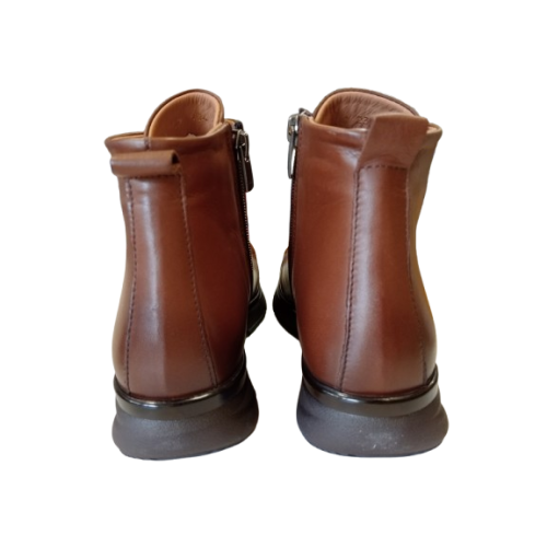Bota 48 Horas 521001/11 marrón con cordones elásticos.
