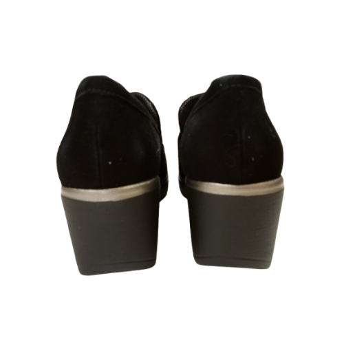 Zapato de cuña Pitillos 20236 negro con hebilla.