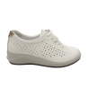 Zapato deportivo Suave 3400 blanco con grabados.