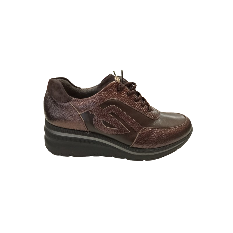 Zapato de cuña Pitillos 11610 con cordones elásticos.