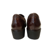 Zapato de cuña Pitillos 11521 marrón elástico.