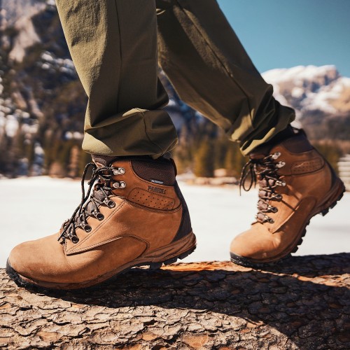 Bota montaña Paredes Gelada marrón con waterproof.