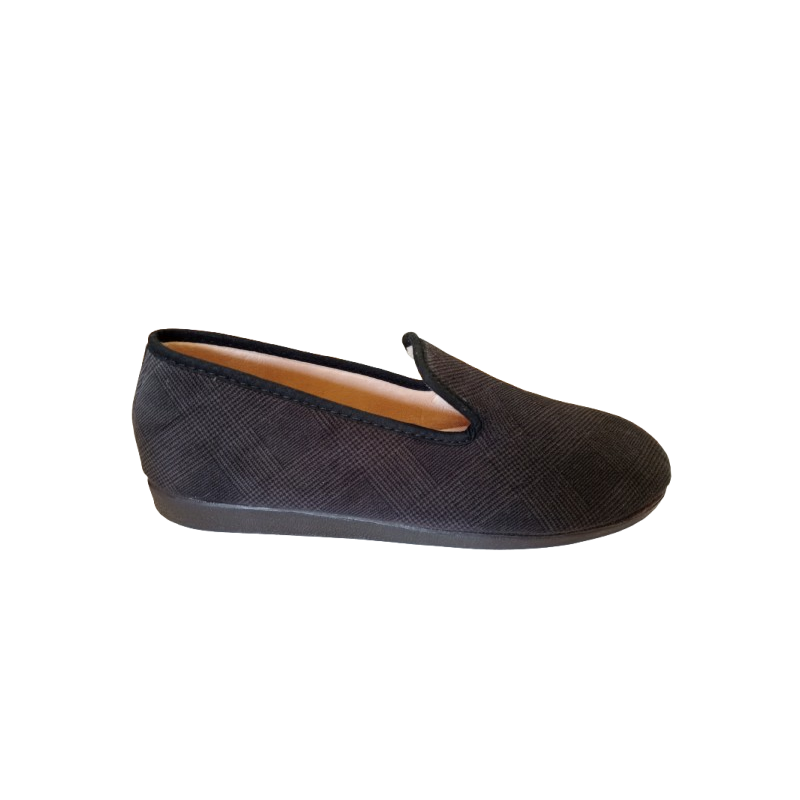 Zapatilla cerrada Javer 309 marrón horma ancha.