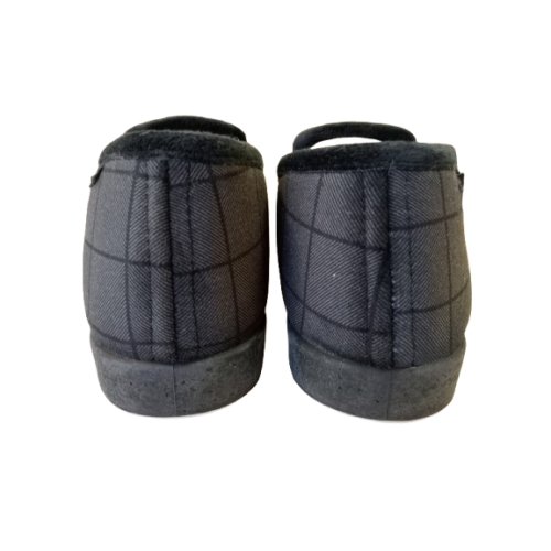 Zapatilla cerrada de lana Javer 106-56 cuadros.