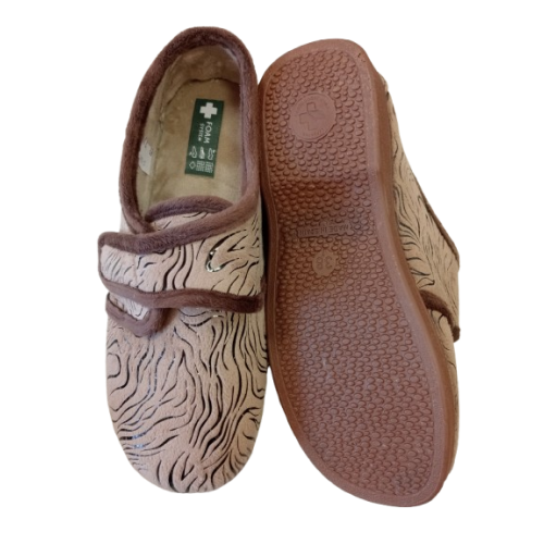 Zapatilla cerrada A. Campello 5583 ancho especial.