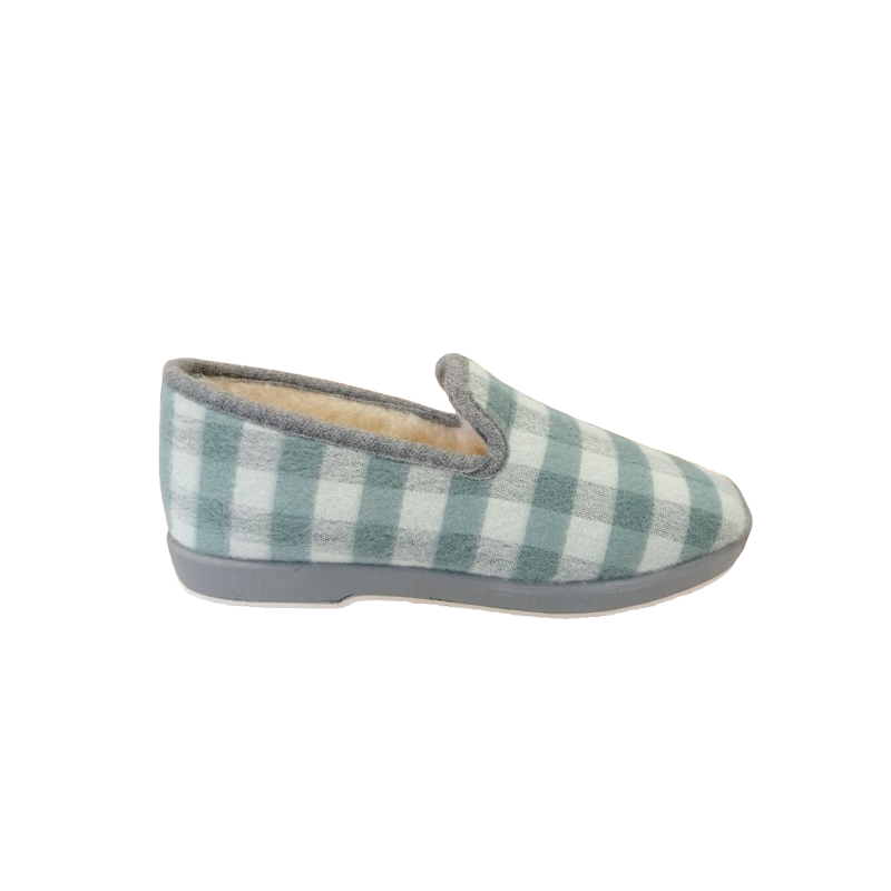 Zapatilla cerrada Soca 2510 verde con pura lana.