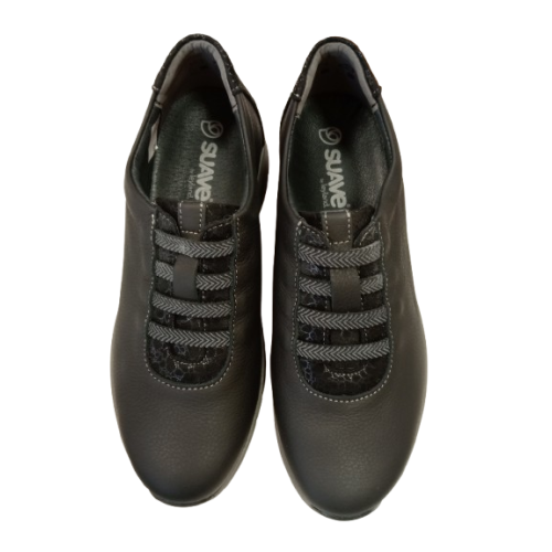 Zapato de cuña Suave 3955 negro con cordones elásticos.