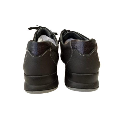 Zapato deportivo Suave 3204 negro con cordones.