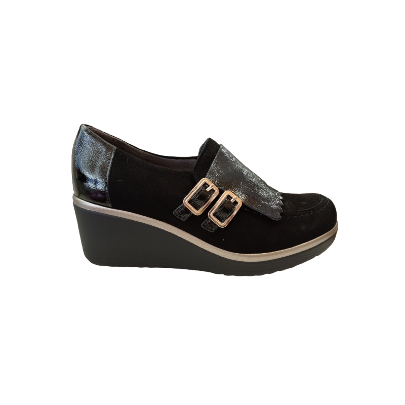 Zapato de cuña Pitillos 20534 negro con flecos.