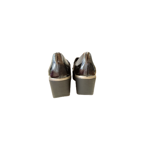 Zapato de cuña Pitillos 20534 negro con flecos.
