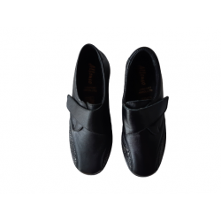 Zapato Alfonso negro de licra y velcro.