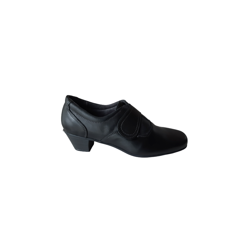 Zapato Cardel negro de tacón bajo.